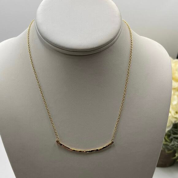 Gorjana Gold Filled Curved Hammered Pendant Chain Layering Minimalist Necklace - Picture 1 of 9